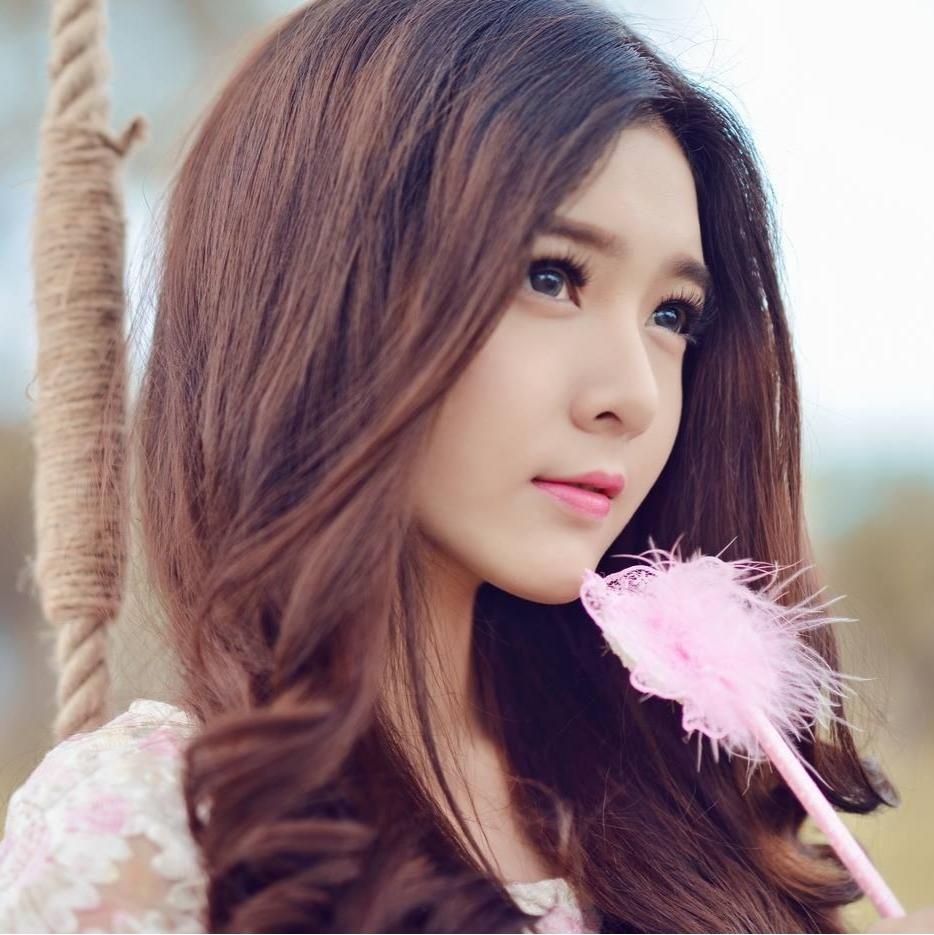 Năm 2013, Lilly Luta gây bất ngờ khi đang là sinh viên năm cuối tường CĐ ITC bất ngờ nghỉ học để đi theo con đường nghệ thuật. Lý giải về quyết định này, Lilly cho biết: “Nghệ thuật là cơ duyên mình may mắn có được, vì vậy mình phải lựa chọn một trong hai con đường vì bản thân không thể làm tốt được cả hai. Lilly muốn tập trung tốt để phát triển khả năng trong nghệ thuật để đáp lại sự ủng hộ của những người yêu mến mình”. (Ảnh: Mr.AT).