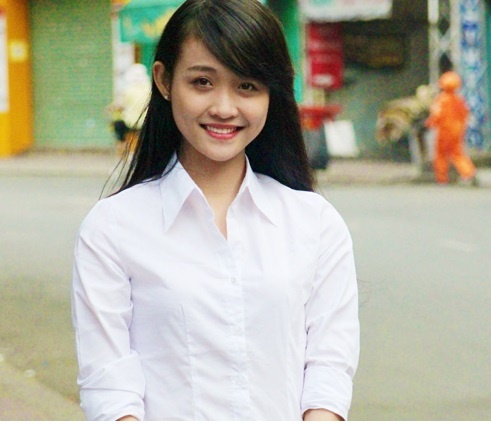 Không giống Chi Pu, Trương Mỹ Nhân bị gián đoạn việc học hành do bản thân là người thiếu may mắn. Xuất phát điểm là cô gái có tài khi thi đỗ ĐH Sân khấu Điện ảnh, tuy nhiên Mỹ Nhân bị nhà trường cho thôi học vì nghỉ quá phép quy định. (Ảnh: Lê Quân).