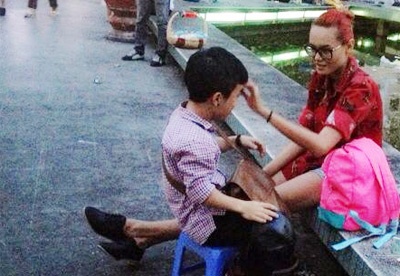 Doi chang lun 1m26 va nguoi mau 1m75 vui ve o ho Con Rua hinh anh