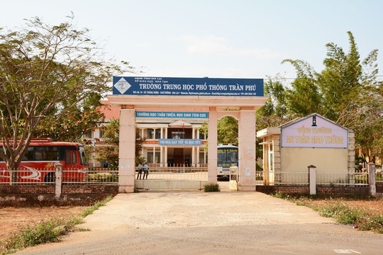 Chuyen la: Hoan phi chong truot tot nghiep cho hoc sinh hinh anh