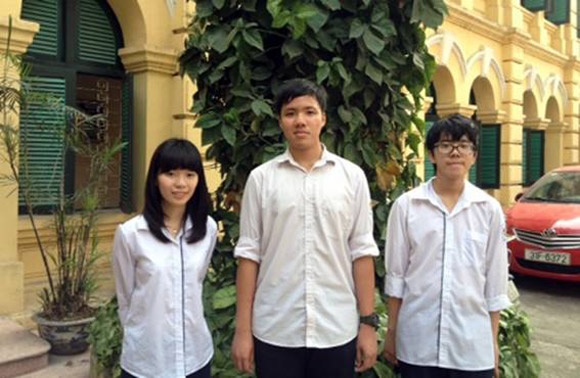Bo ba hoc sinh Viet Duc gianh giai quoc te nho rom va go muc hinh anh