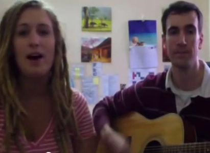 Clip thay co giao nguoi My cover ‘Cau vong khuyet’ hinh anh