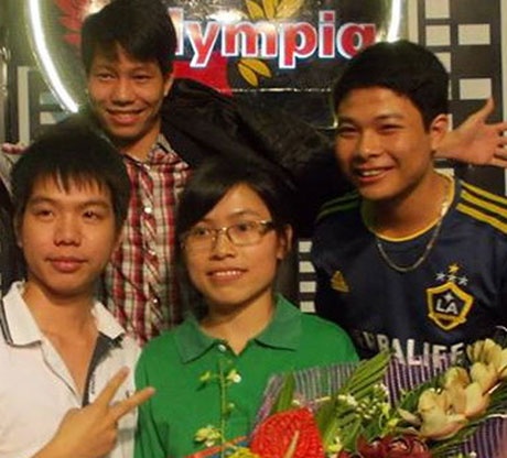 Co be thi Olympia va nguoi me ban ve so hinh anh