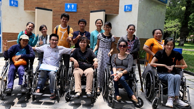 Nha ve sinh 5 sao cho nguoi khuyet tat hinh anh