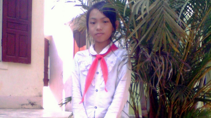 Em Hồ Thị Bảy - người nhặt được túi tiền trả người đánh rơi.