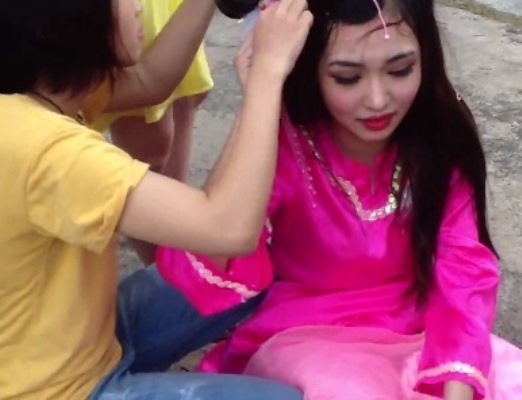 Quý Nhi bị ngã sưng trán khi đóng vai Hàm Hương.