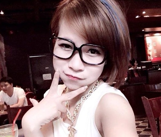 Nguyên Ngọc - cô gái tự tin khoe của trên Facebook.