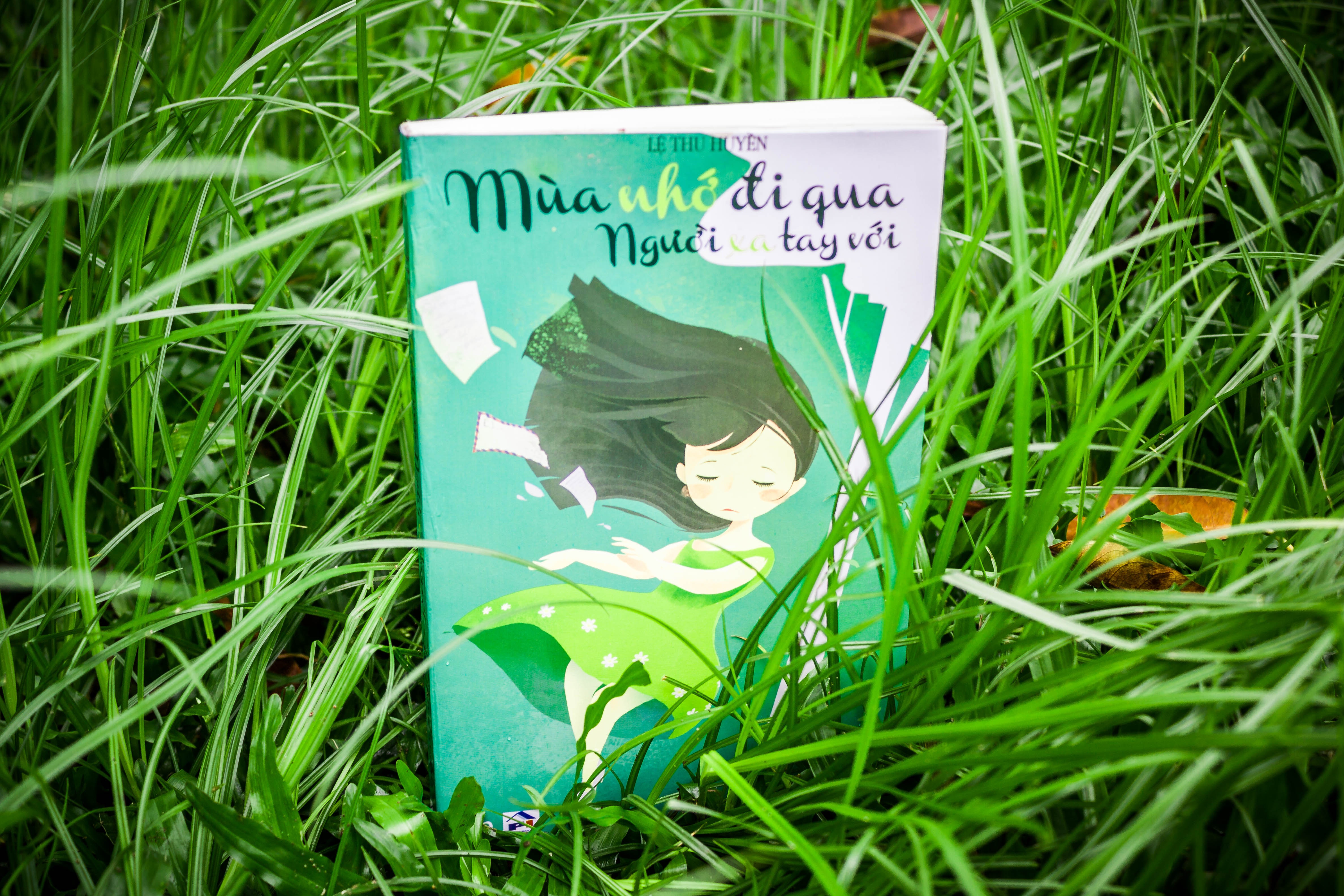 Cuốn sách của được phát hành bởi Phú Hà Books và NXB Văn học, giá bìa 76.000 đồng.