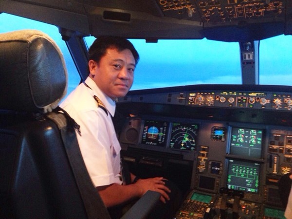 Phi công Võ Thanh Hải nên duyên vợ chồng với một nữ tiếp viên qua chuyến công tác.