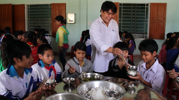 Truong hoc nhu gia dinh hinh anh