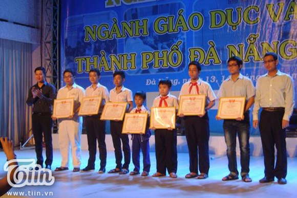 Với phần mềm Tiếng trống trường, Toàn đã nhận giải Ba Ngày hội sáng tạo nghành GD-ĐT thành phố Đà Nẵng 2013.