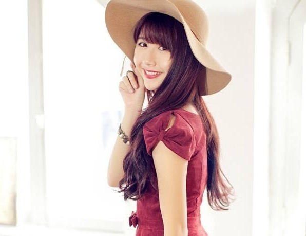 Hot girl Quynh Anh Shyn thi do DH FPT hinh anh