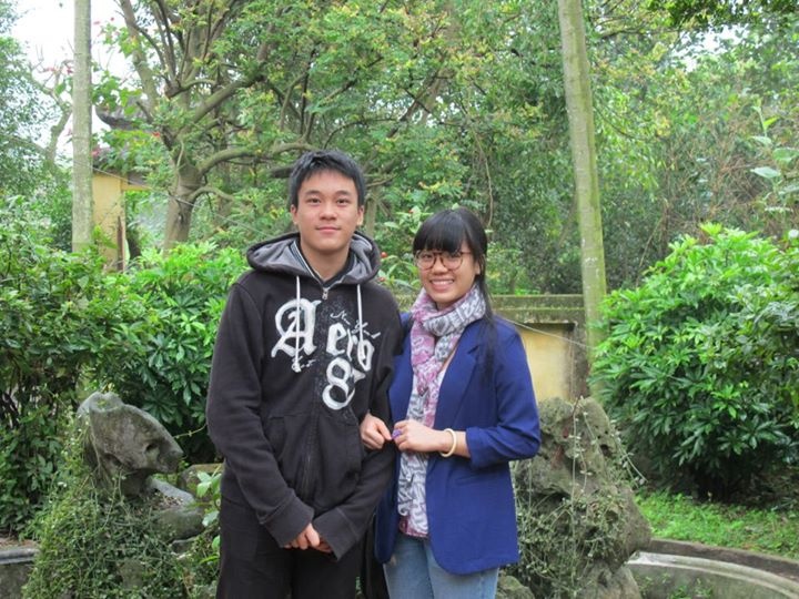 Minh Hiếu cùng chị gái. Hiện tại chị gái của Hiếu đang du học tại Pháp, truyền khá nhiều kinh nghiệm cho em trai trước chặng đường  sắp tới.