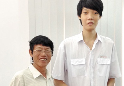 Si tu cao 2,04 m va nhung thi sinh dac biet o ky thi DH 2013 hinh anh