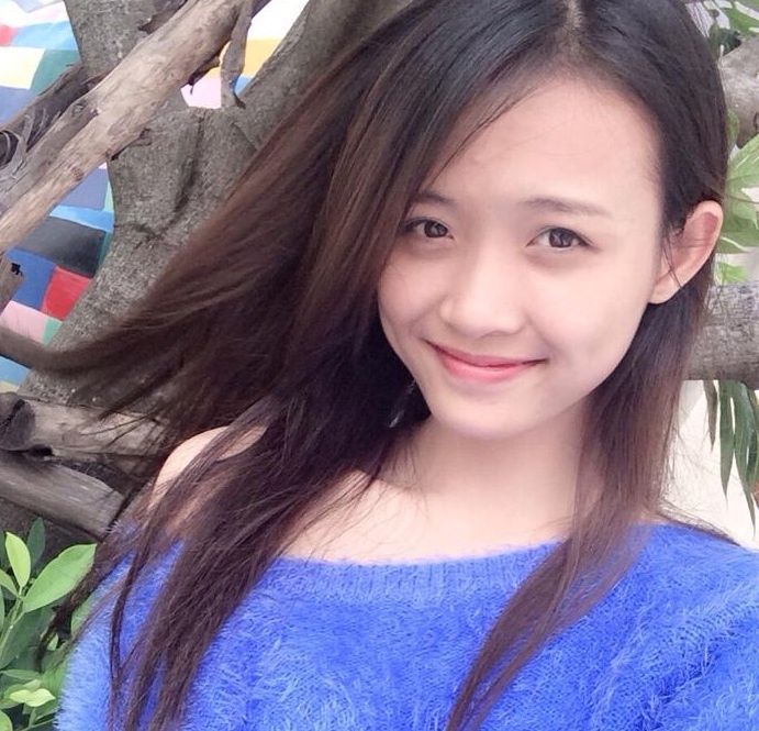 Năm 2013, hot girl Trương Mỹ Nhân thi tốt nghiệp THPT với số điểm không cao là 32 điểm. Trong sáu môn thi, môn toán Mỹ Nhân bị điểm 4,5 là số điểm thấp nhất, môn sinh học cô bạn đạt 7 điểm cũng là số điểm cao nhất.