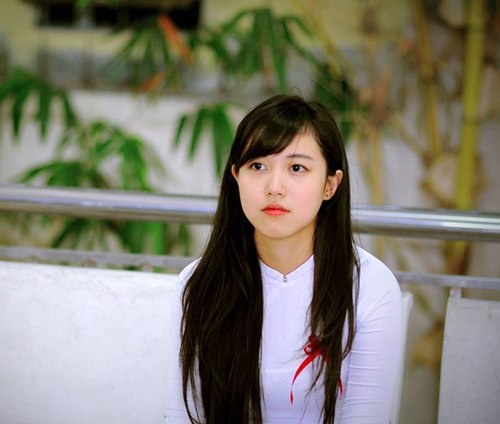 Bằng với số điểm của Trâm Anh là hot girl Dương Thể Ny (Đà Nẵng). Trải qua kỳ thi tốt nghiệp, Thể Ny được 45.5 điểm. Chỉ đỗ tốt nghiệp loại khá nhưng môn Hóa cô bạn đạt điểm 10 tuyệt đối. Dự định thi ĐH Ngoại ngữ Đà Nẵng, điểm Toán, Văn, Anh trong kỳ thi tốt nghiệp vừa rồi của Ny lần lượt là: 8,7.5,9.