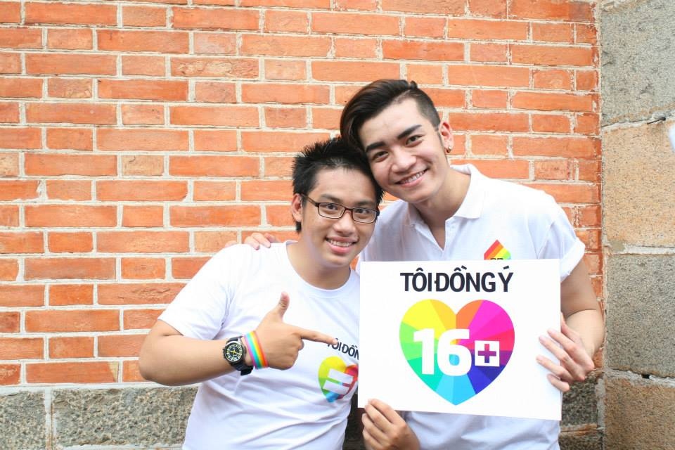 Truong nhom BB&BG mot minh tai le cau hon dong tinh hinh anh