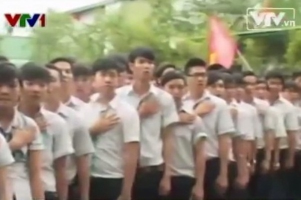 Clip 800 hoc sinh xep hinh ban do Viet Nam hinh anh