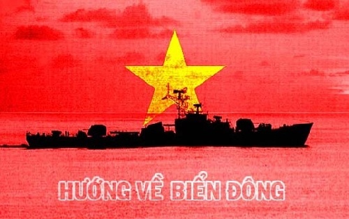Nha tho Nguyen Viet Chien ngam tho To quoc nhin tu bien hinh anh