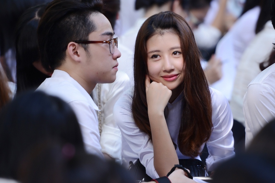 Hot girl xinh đẹp Quỳnh Anh Shyn tâm trạng trong thời khắc chia tay mái trường, thầy cô, bạn bè.