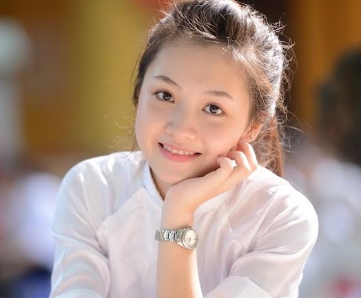 Nu sinh mat moc xinh dep o truong Phan Dinh Phung hinh anh