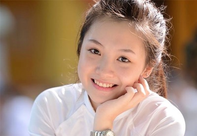 Nu sinh mat moc gay sot co diem tong ket 9,0 hinh anh