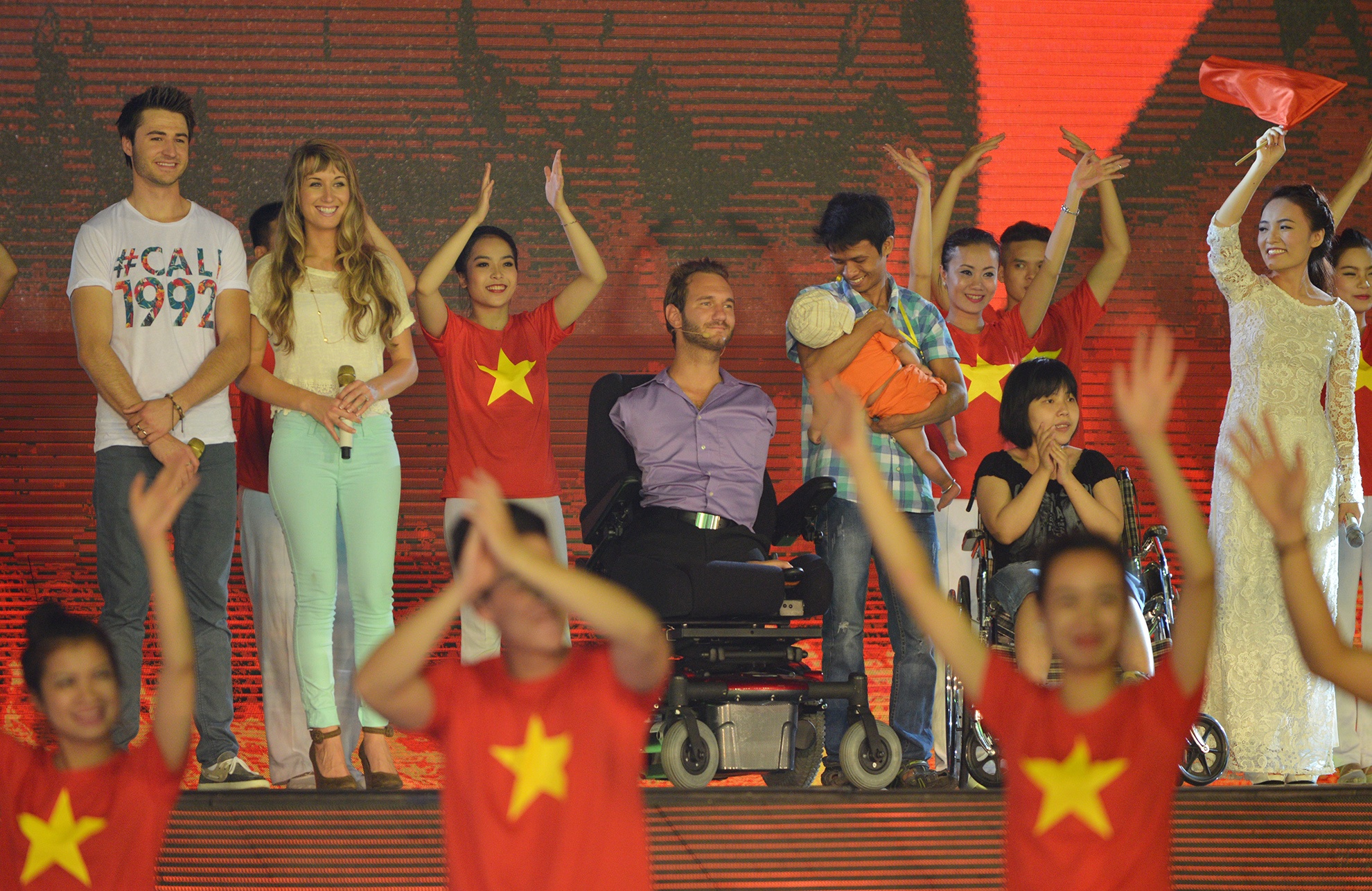 Suc hut cua Nick Vujicic giam tai dem gala Ha Noi hinh anh
