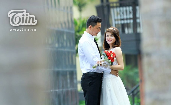 Ảnh cưới đã chụp và mọi thứ cho đám cưới đã sẵn sàng.