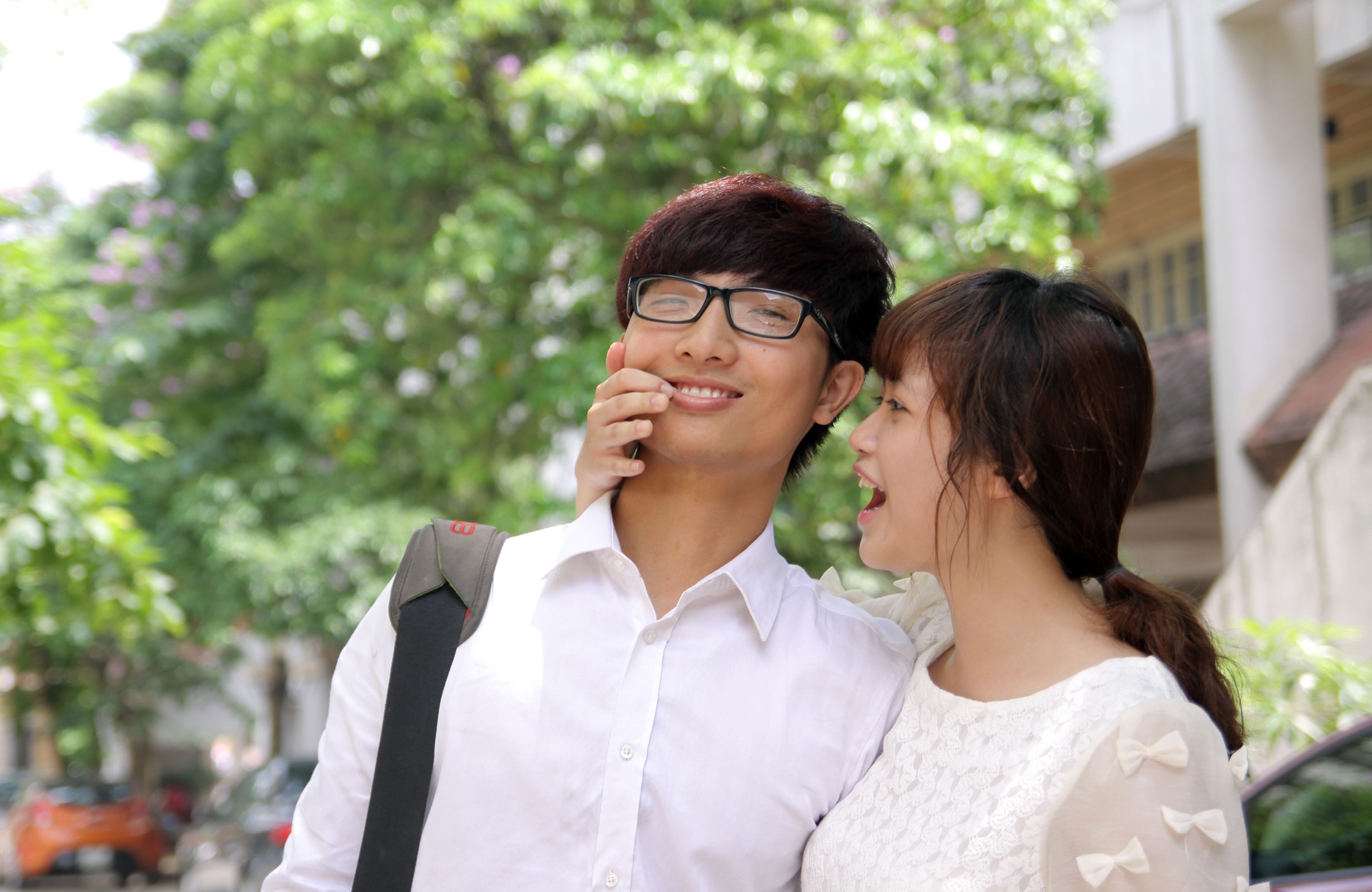 “Trong ngày bảo vệ tốt nghiệp, mình cũng như anh ấy đều rất hồi hộp. Tuy nhiên, kết quả rất tốt nên cả hai đều cảm thấy hạnh phúc