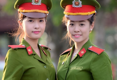 Ve dep cua cac guong mat hot nhat Canh sat hinh anh