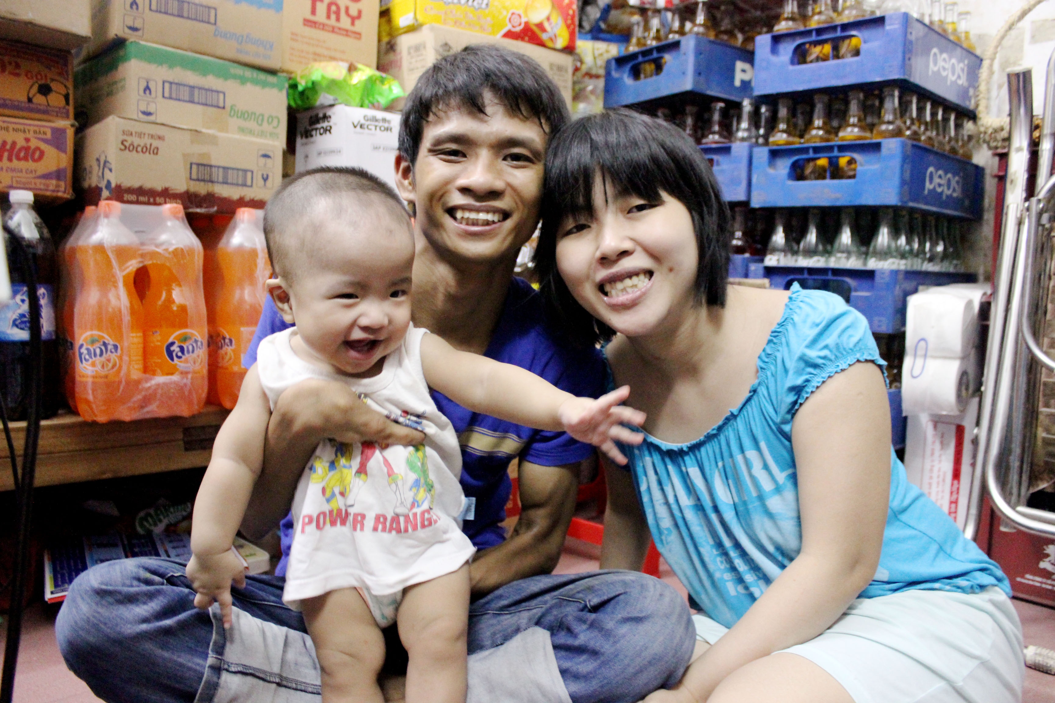 Gia đình hạnh phúc của anh Mão và chị Tú.