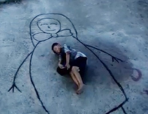 Clip xuc dong ve nguoi me don than nuoi con hinh anh