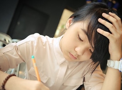 Sau cau chuyen co be duoc phong dai co anh dang tren Vogue hinh anh