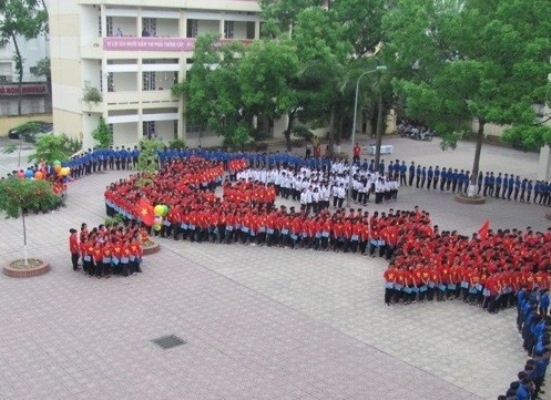 1.000 thanh nien o Bac Lieu xep hinh ban do Viet Nam hinh anh