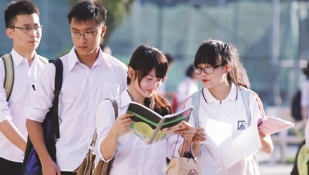 Mon Van thi tot nghiep: Chap nhan cac dap an khac nhau hinh anh