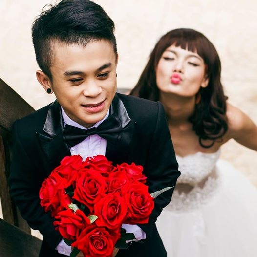 Bộ ảnh cưới xì-tin.