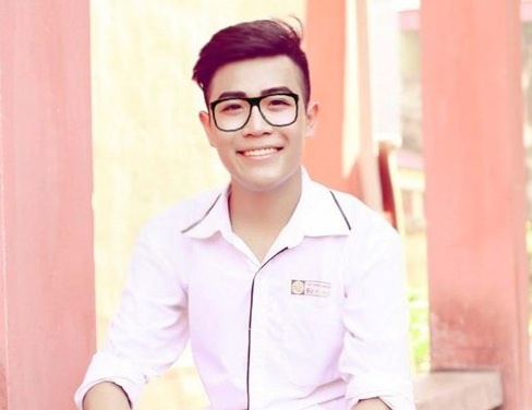 Nam sinh Thanh Hoa gay an tuong voi 9,5 diem Su tot nghiep hinh anh