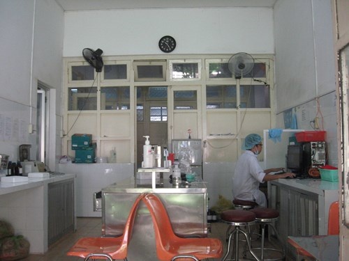  Phòng xét nghiệm Khoa Huyết học (Bệnh viện Đại học Y Huế) -Nơi Trần Long Anh túc trực hiến máu cứu người.