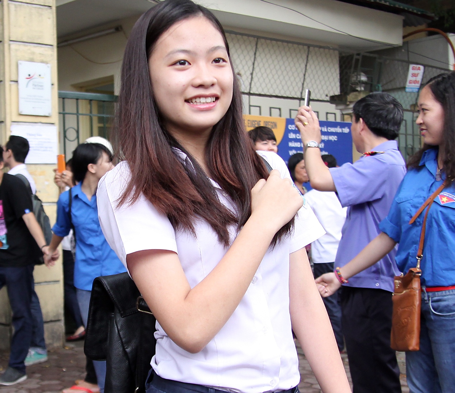 Gặp Quỳnh Hương tại cổng trường thi môn Ngữ Văn sáng nay, cô bạn cho biết nguyện vọng 1 của mình là thi vào ngôi trường giàu thành tích THPT Việt Đức.