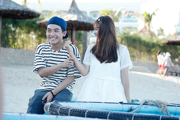 Những cử chỉ quan tâm tình cảm và thân thiết không khỏi làm cho các fan được dịp