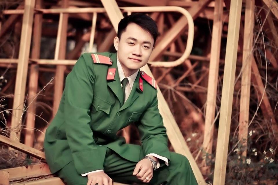 Hot boy cảnh sát Phùng Cao Sơn.