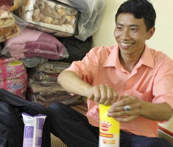 Bo hoc 8 nam vi ngheo, si tu mo coi vay tien di thi hinh anh