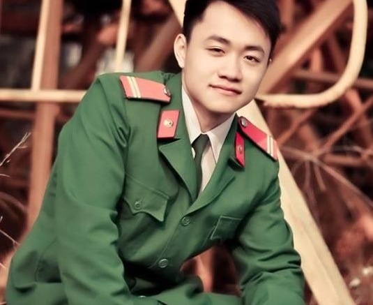 Hot boy canh sat thi DH nganh Dieu tra trinh sat hinh anh