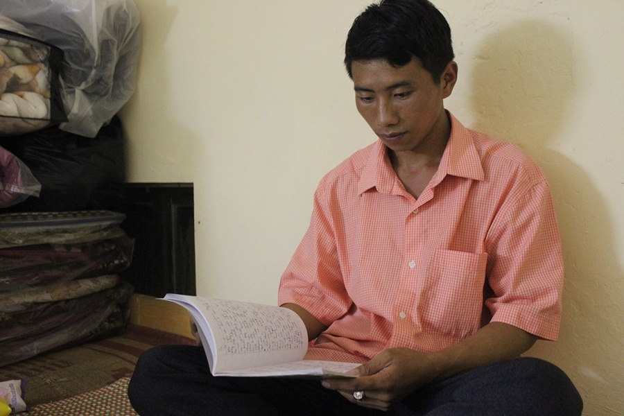 Sau 8 năm nghỉ học vì nghèo khó, Dà vẫn quyết tâm tiếp tục việc học.