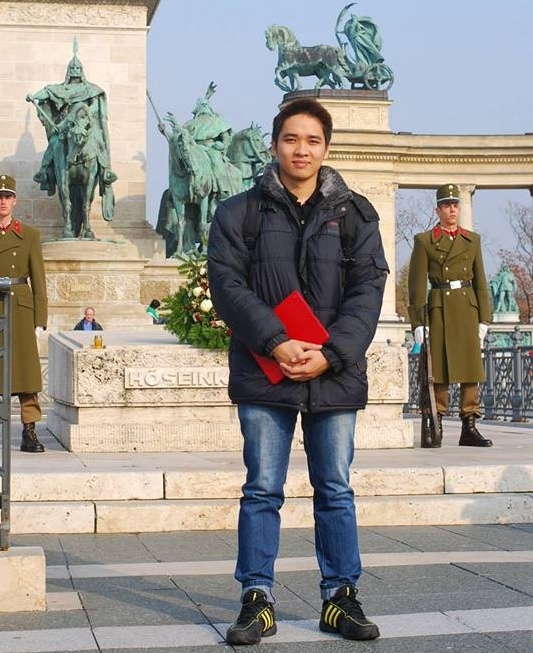 Chụp tại quảng trường anh hùng, địa danh nổi tiếng của thủ đo budapest