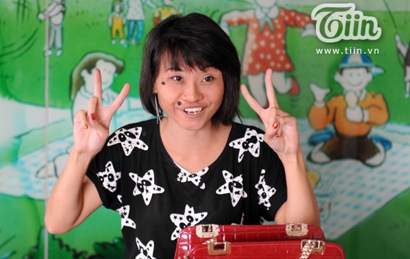Cô nàng Thanh Loan hóa trang thành Chippy Polla xấu xí.