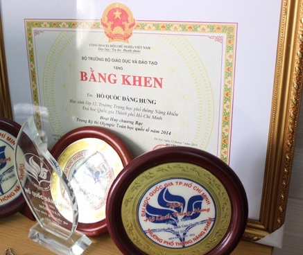 Goc hoc tap tran ngap huy chuong cua 9X dat HCB Toan quoc te hinh anh