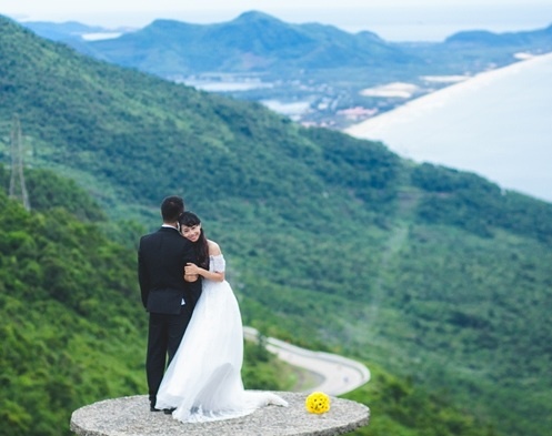 Cap doi len dinh deo Hai Van chup anh cuoi hinh anh