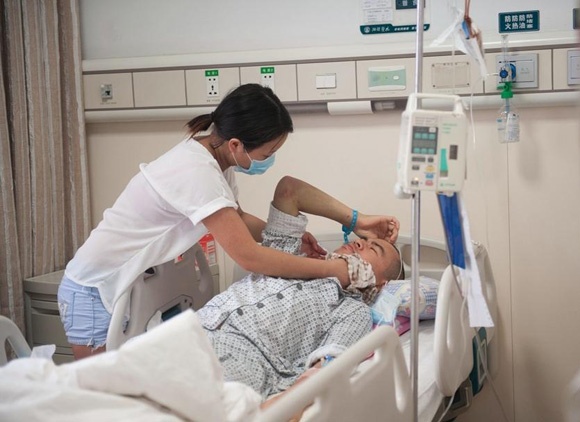 Chăm sóc từng li từng tý.