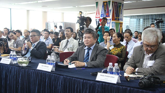 Gần 200 đại biểu tham dự.